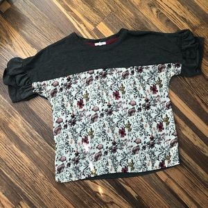 Cute floral top with ruffled sleeves
